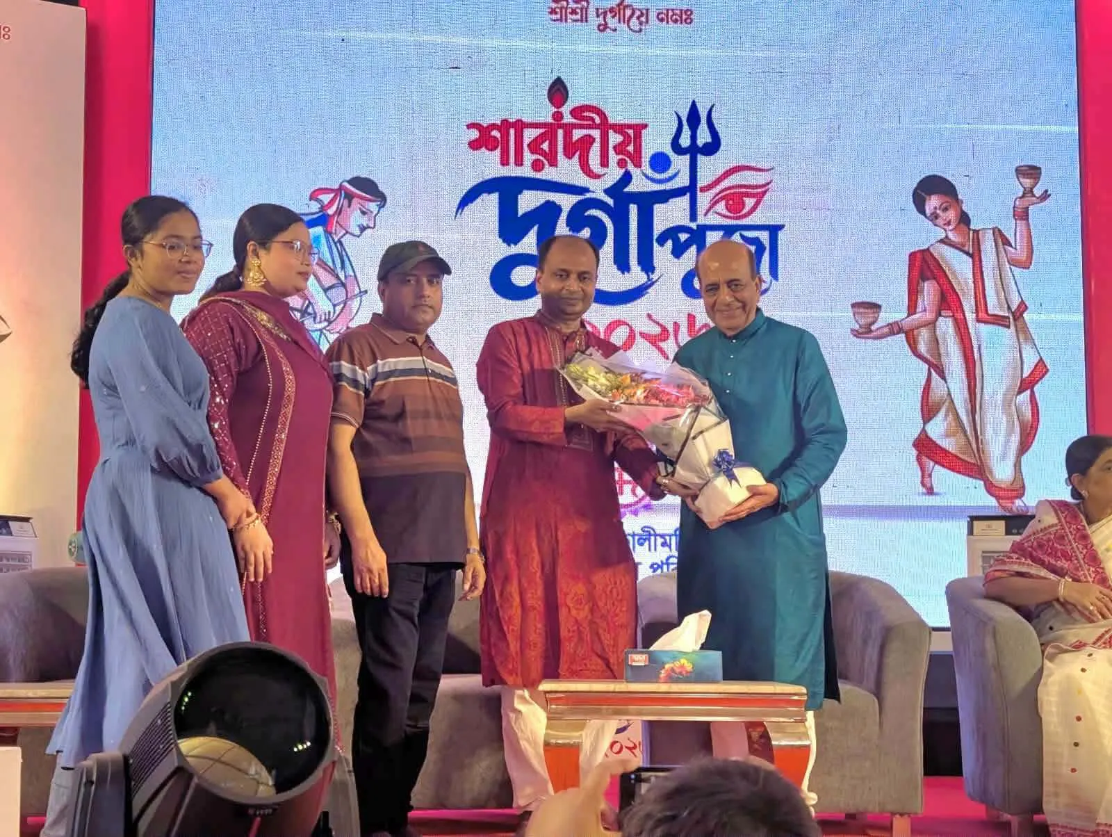 রমনা কালীমন্দিরে দুর্গাপূজার আয়োজনে অংশ নিলেন ভারতীয় হাইকমিশনার দীনেশ ত্রিবেদী