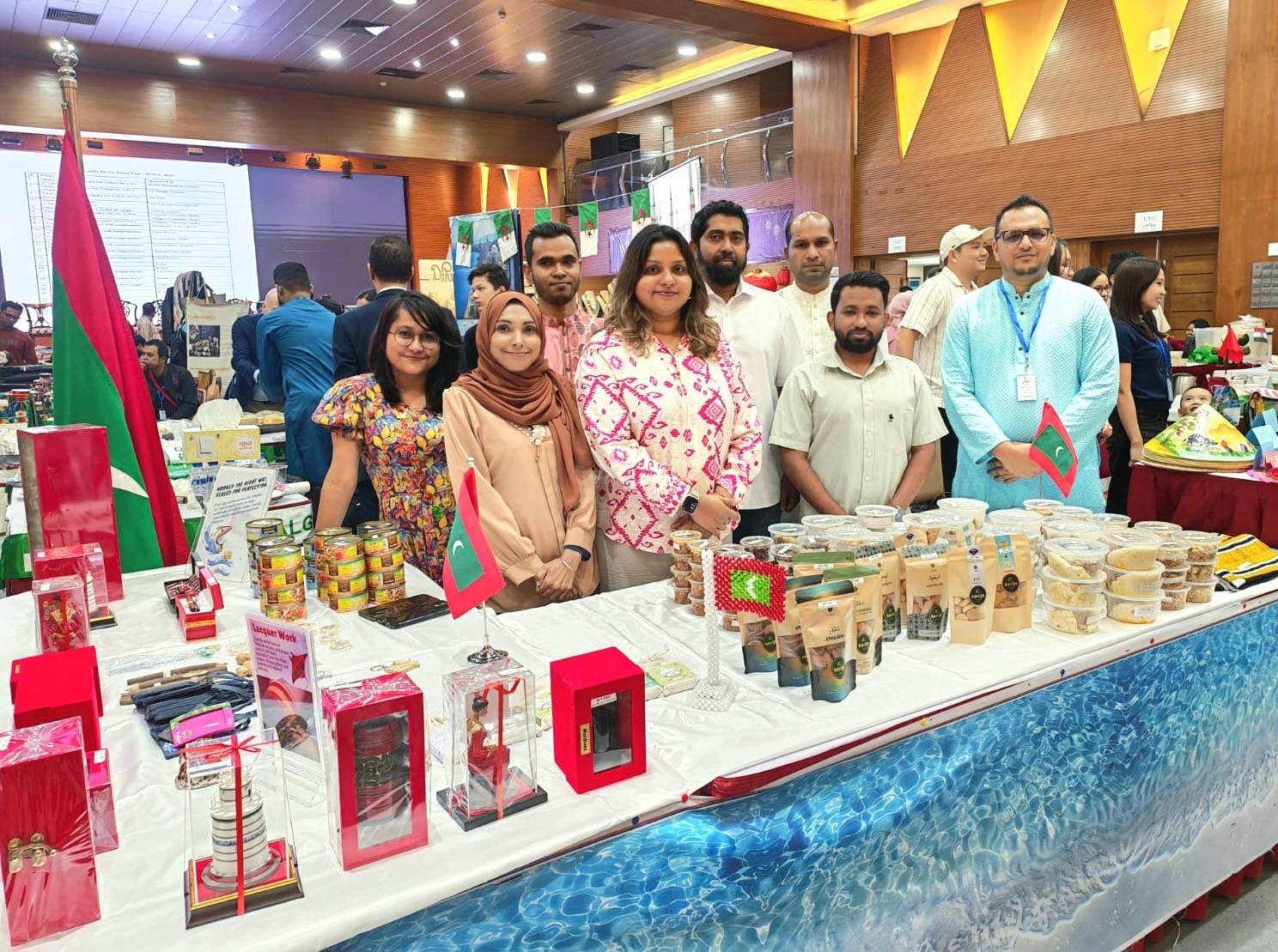 ঢাকায় আন্তর্জাতিক চ্যারিটি বাজারে সাংস্কৃতিক ঐতিহ্য তুলে ধরল মালদ্বীপ হাই কমিশন