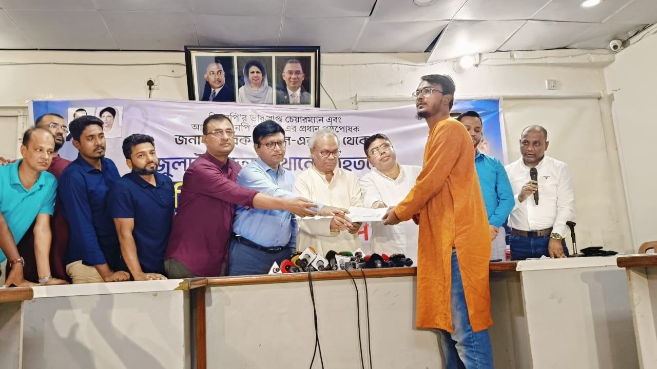 চব্বিশের গণঅভ্যুত্থান আহত শিক্ষার্থীদের চিকিৎসা সহায়তা দিলেন তারেক রহমান