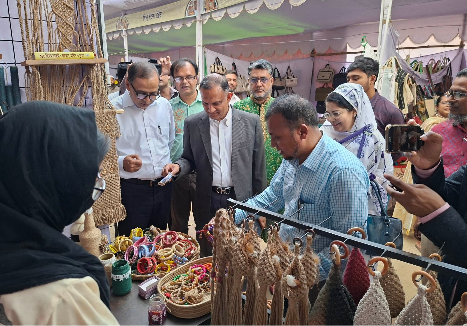পাটজাত পণ্যের ব্যবহার বাড়াতে কাজ করছে সরকার: বস্ত্র ও পাট প্রতিমন্ত্রী