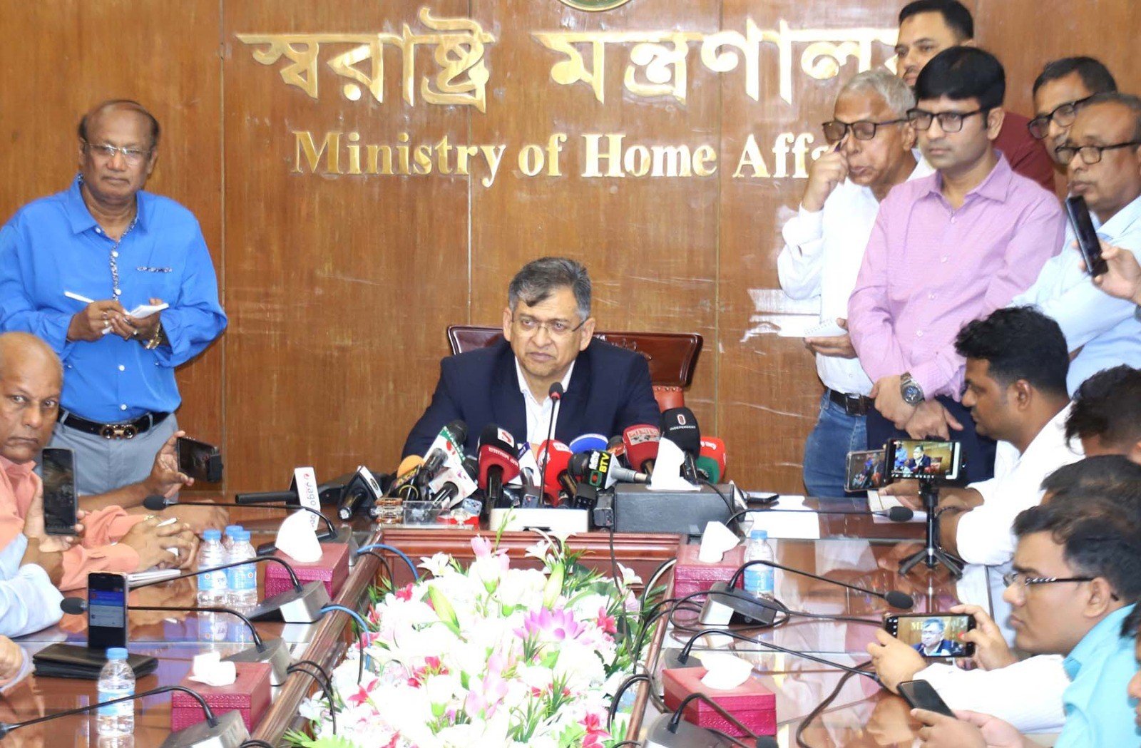 আইনশৃঙ্খলা পরিস্থিতি নিয়ন্ত্রণে কঠোর অবস্থানে সরকার: স্বরাষ্ট্রমন্ত্রী