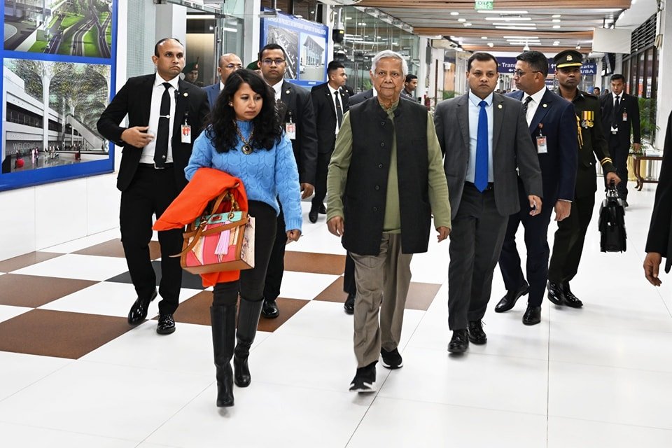 প্রধান উপদেষ্টা সুইজারল্যান্ডের উদ্দেশে ঢাকা ছেড়েছেন