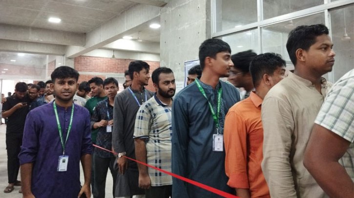 জাকসু নির্বাচন: স্থগিত থাকা হলের ভোটগ্রহণ শুরু