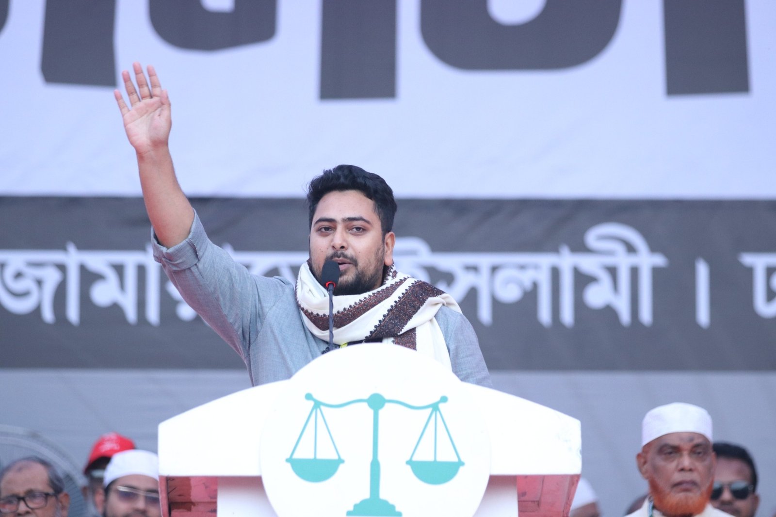 ২ হাজার টাকার ফ্যামিলি কার্ড নিতে ১ হাজার টাকা ঘুষ লাগবে না তো: নাহিদ ইসলাম