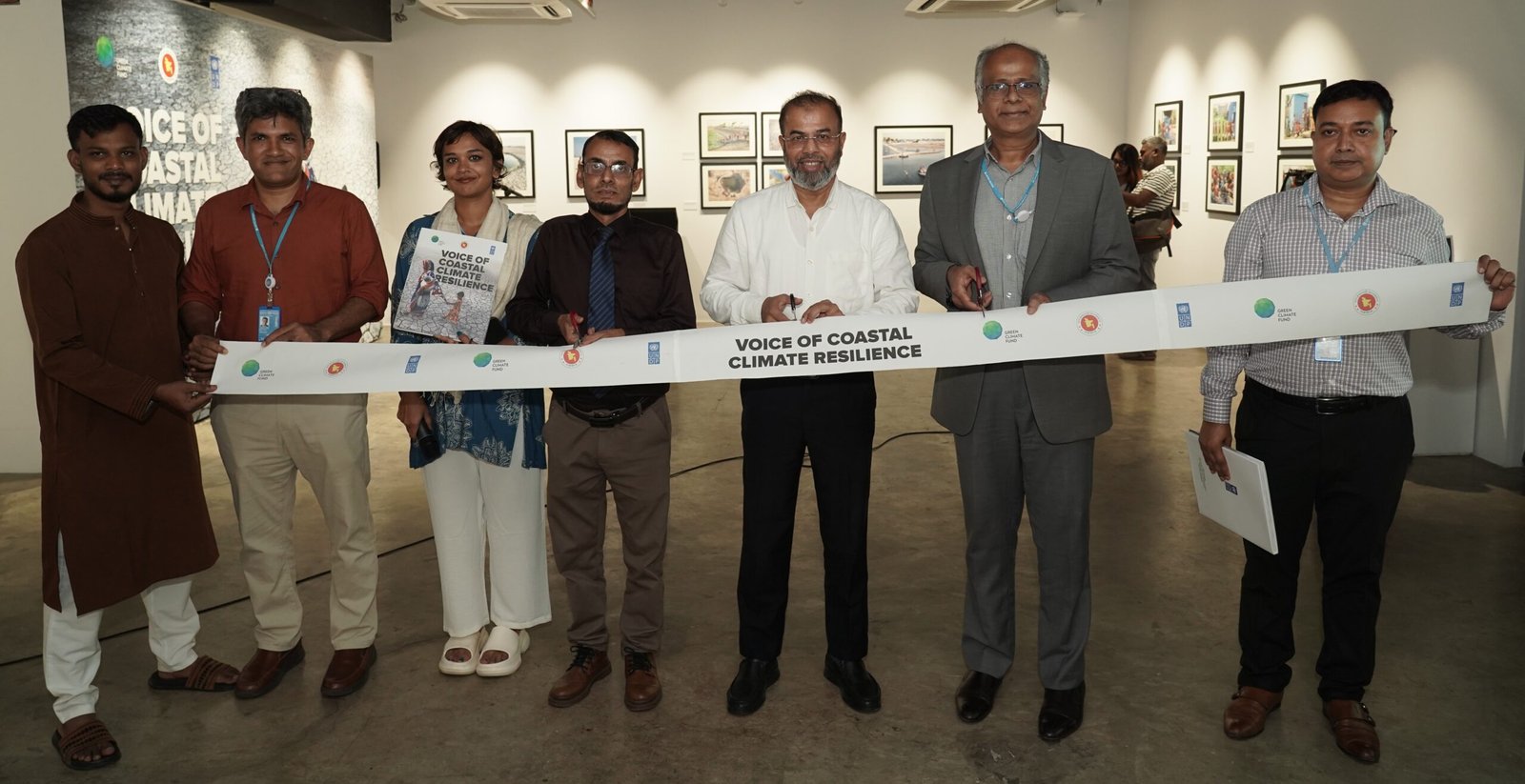 ঢাকায় চলছে ৩ দিনব্যাপী উপকূলীয় জলবায়ু সহনশীলতায় নারীদের ভূমিকা নিয়ে আলোকচিত্র প্রদর্শনী