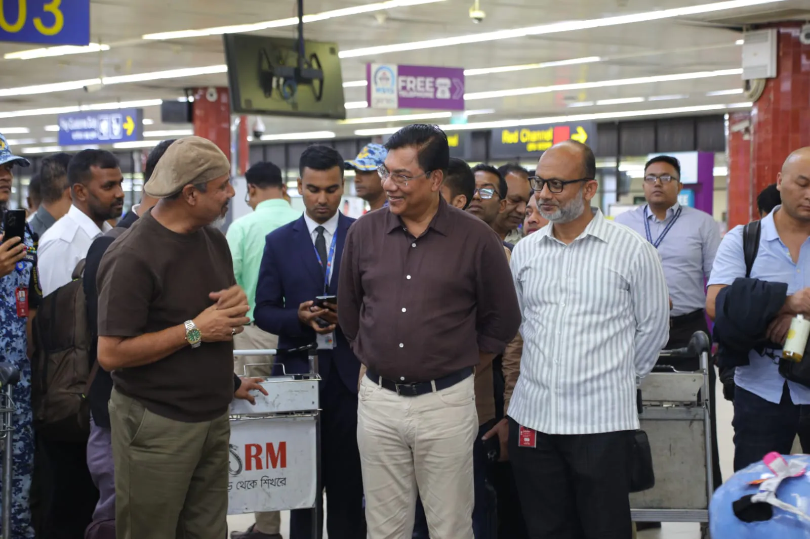 হযরত শাহজালাল আন্তর্জাতিক বিমানবন্দরে আকস্মিক পরিদর্শন করলেন বেসামরিক বিমান পরিবহন ও পর্যটন মন্ত্রী এম রশিদুজ্জামান মিল্লাত