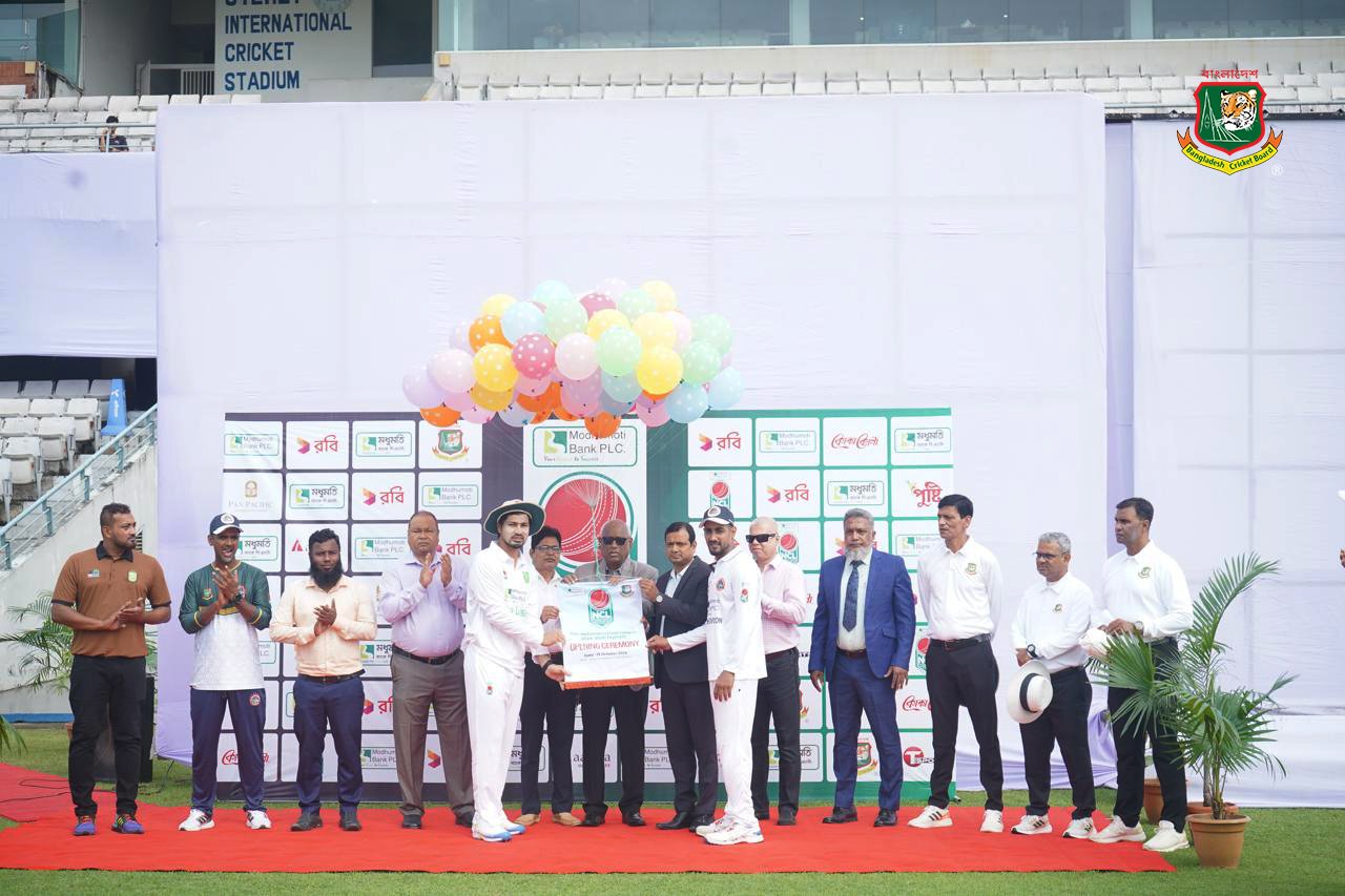 মধুমতি ব্যাংক ২৬ তম জাতীয় ক্রিকেট লীগ (এনসিএল) ২০২৪-২৫ এর উদ্বোধন হলো খুলনা এবং রাজশাহীর মধ্যে একটি ম্যাচ দিয়ে।