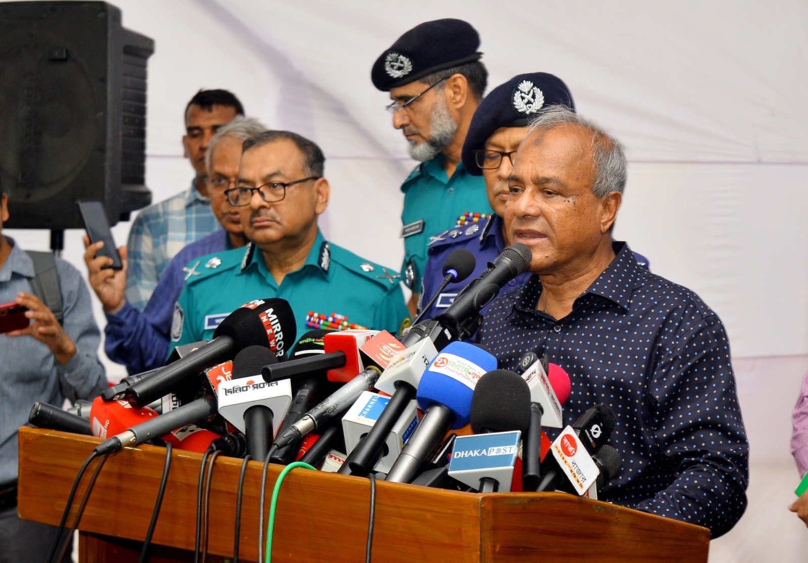 পুলিশ সদস্যদের কর্মপরিবেশ ও বাসস্থান উন্নয়নে সরকার কাজ করছে: স্বরাষ্ট্র উপদেষ্টা
