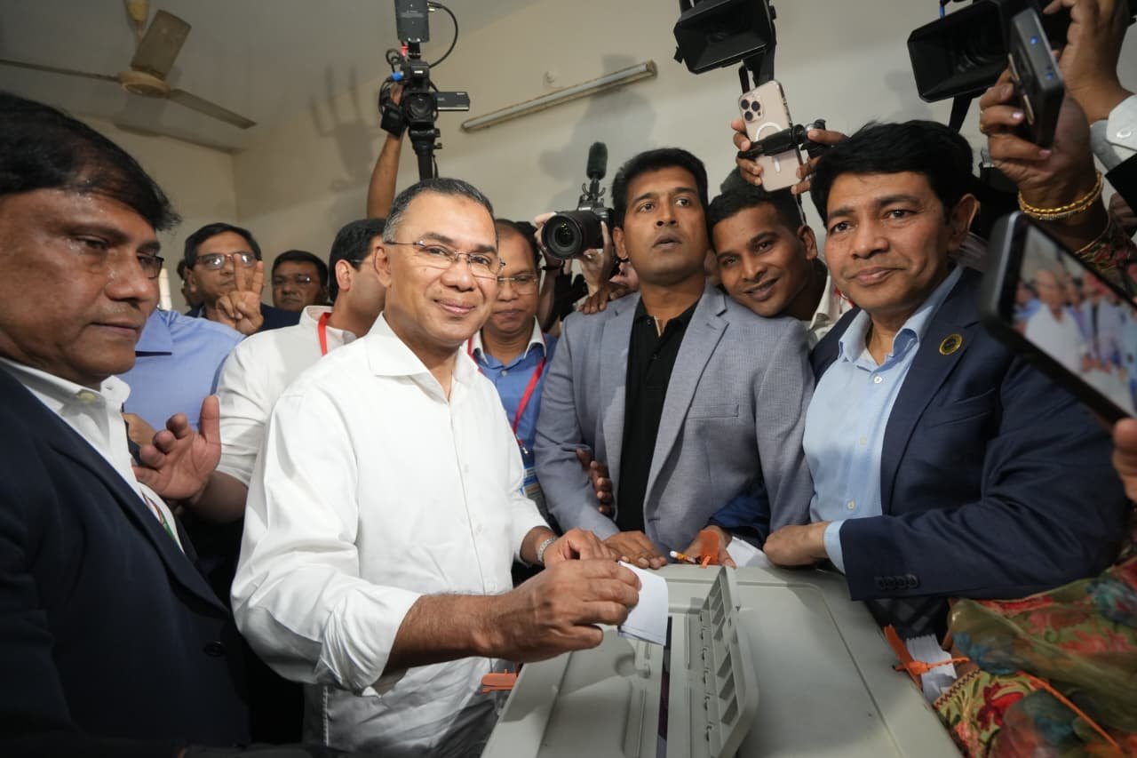 গুলশানে ভোট দিলেন বিএনপি চেয়ারম্যান তারেক রহমান