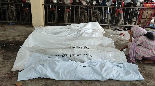 গাজীপুরে কাভার্ডভ্যান চাপায় অটোরিকশার ৫ জন নিহত
