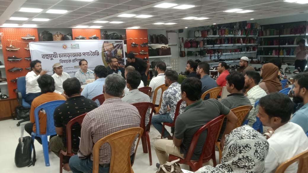 হাজারীবাগে এসএমই ফাউন্ডেশনের ‘বহুমুখী চামড়াজাত পণ্য তৈরি’ প্রশিক্ষণ শুরু