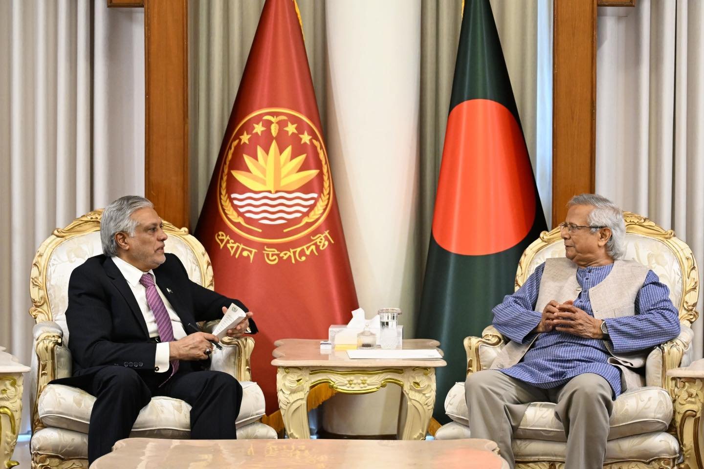 প্রধান উপদেষ্টার সাথে সৌজন্য সাক্ষাৎ করলেন পাকিস্তানের উপ-প্রধানমন্ত্রী ও পররাষ্ট্রমন্ত্রী