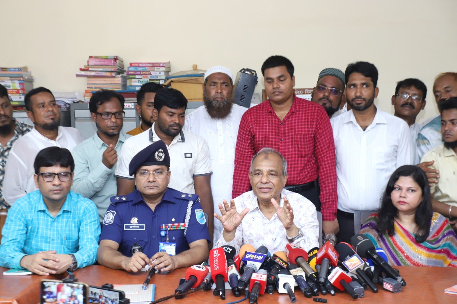 আগামী জাতীয় নির্বাচনে তরুণ ভোটারদের জন্য আলাদা বুথ থাকবে: স্বরাষ্ট্র উপদেষ্টা