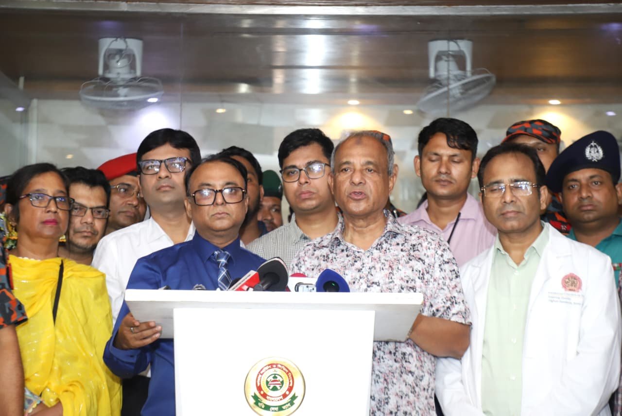 টঙ্গীতে কেমিক্যাল গুদামের আগুনে দগ্ধ ফায়ার কর্মীদের সর্বোচ্চ মানের চিকিৎসা নিশ্চিত করা হবে: স্বরাষ্ট্র উপদেষ্টা
