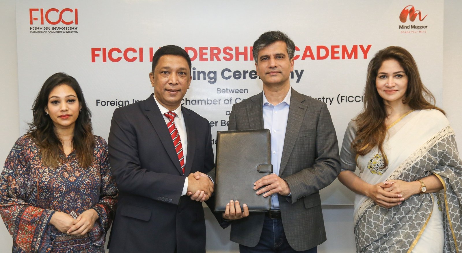 FICCI ও মাইন্ড ম্যাপার বাংলাদেশের মধ্যে নেতৃত্ব উন্নয়ন কর্মসূচির জন্য চুক্তি স্বাক্ষরিত