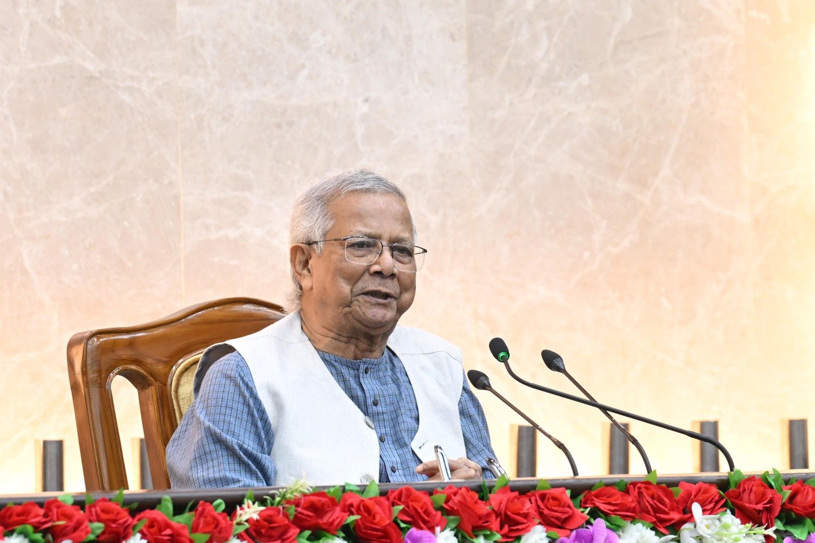 আসন্ন নির্বাচনে পুলিশকে ‘ঐতিহাসিক দায়িত্ব’ পালনের আহ্বান প্রধান উপদেষ্টার