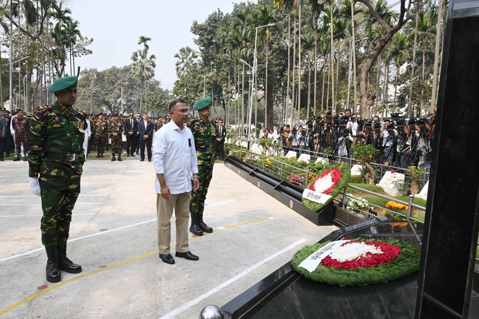 জাতীয় শহীদ সেনা দিবসে বনানী সামরিক কবরস্থানে পিলখানায় সেনা হত্যাযজ্ঞে শহীদদের প্রতি গভীর শ্রদ্ধা নিবেদন করেছেন প্রধানমন্ত্রী জনাব তারেক রহমান