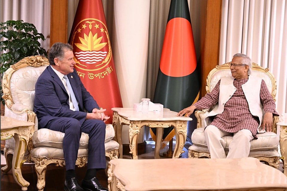 আন্তর্জাতিক ধর্মীয় স্বাধীনতা বিষয়ক মার্কিন কমিশনের (USCIRF) চেয়ারম্যান প্রধান উপদেষ্টার সাথে সাক্ষাৎ করেছেন
