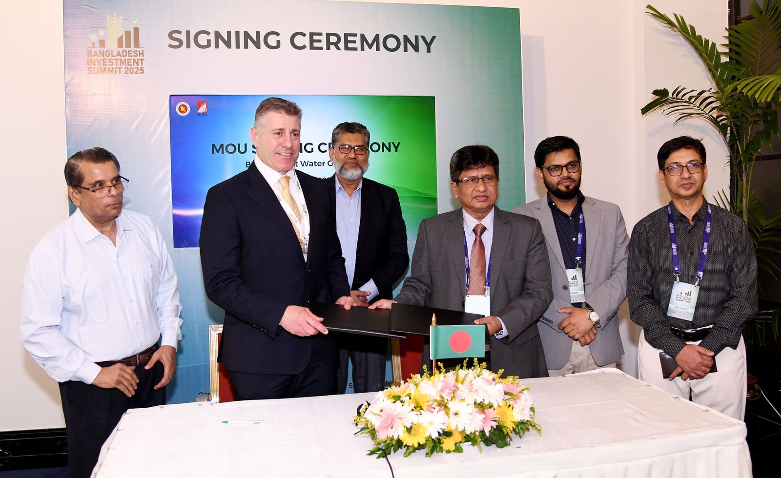 বাংলাদেশ বিনিয়োগ সামিট ২০২৫-এ সুপেয় পানি প্রকল্পে BIDA ও Quest Water Global Inc এর মধ্যে সমঝোতা স্মারক স্বাক্ষর