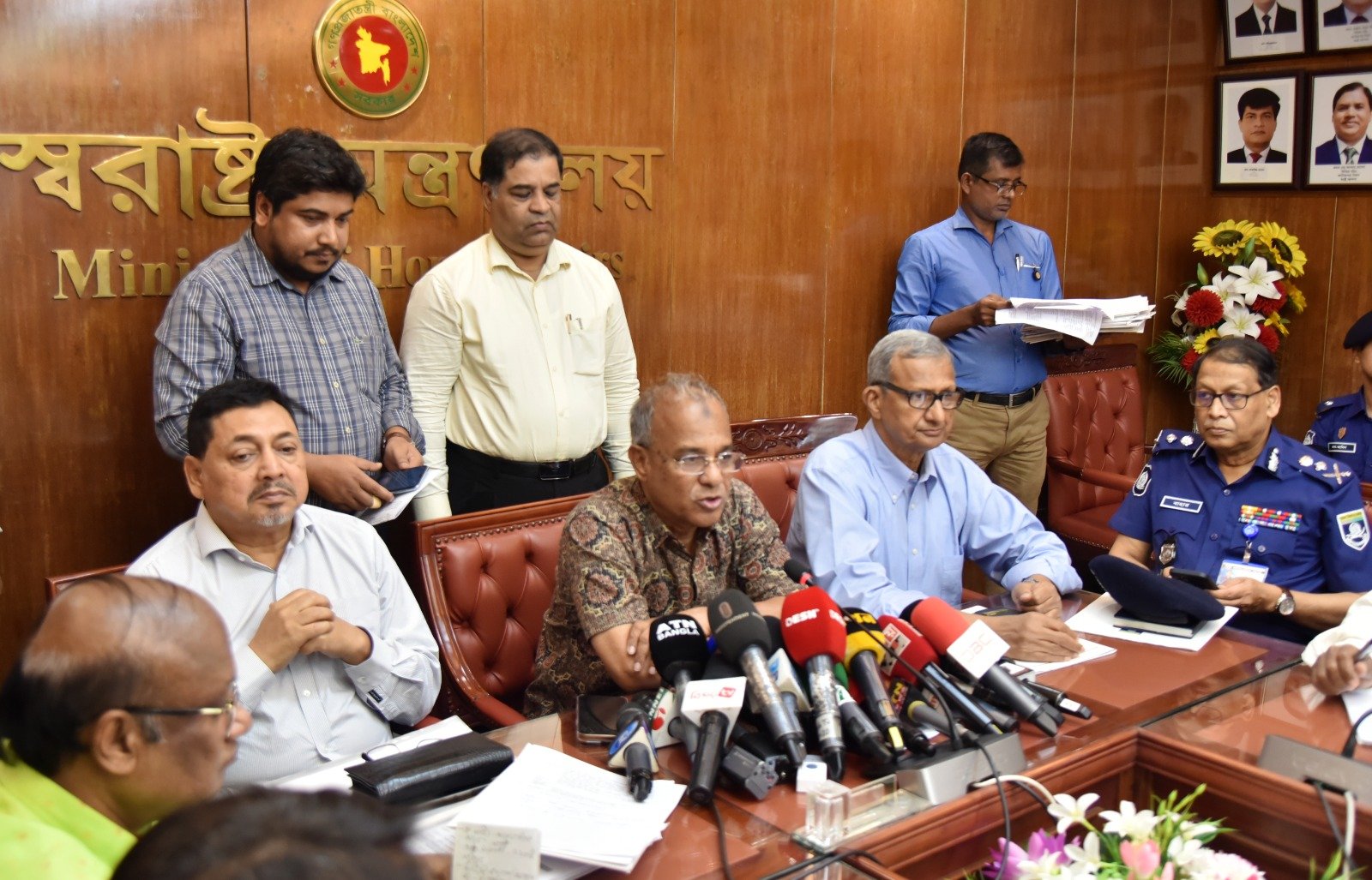 দুর্গাপূজা শান্তিপূর্ণভাবে সম্পন্ন করতে সকল প্রস্তুতি রয়েছে- স্বরাষ্ট্র উপদেষ্টা
