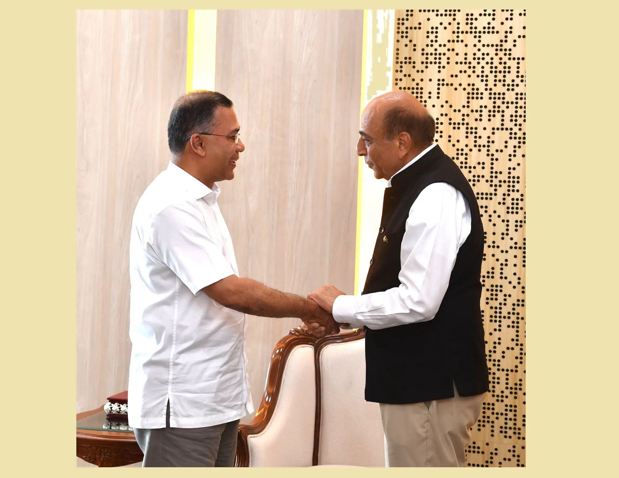 প্রধানমন্ত্রী তারেক রহমানের সঙ্গে বৈঠক করেছেন ভারতের হাইকমিশনার দীনেশ ত্রিবেদী