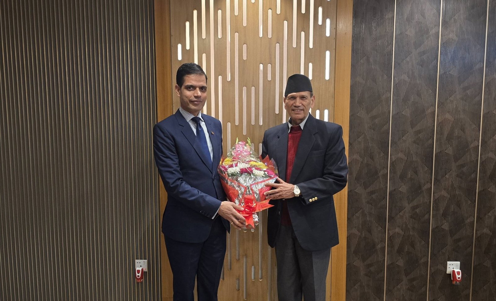 খালেদা জিয়ার রাষ্ট্রীয় অন্ত্যেষ্টিক্রিয়ায় অংশগ্রহণ করতে ঢাকায় পৌঁছেছেন নেপালের পররাষ্ট্র মন্ত্রী