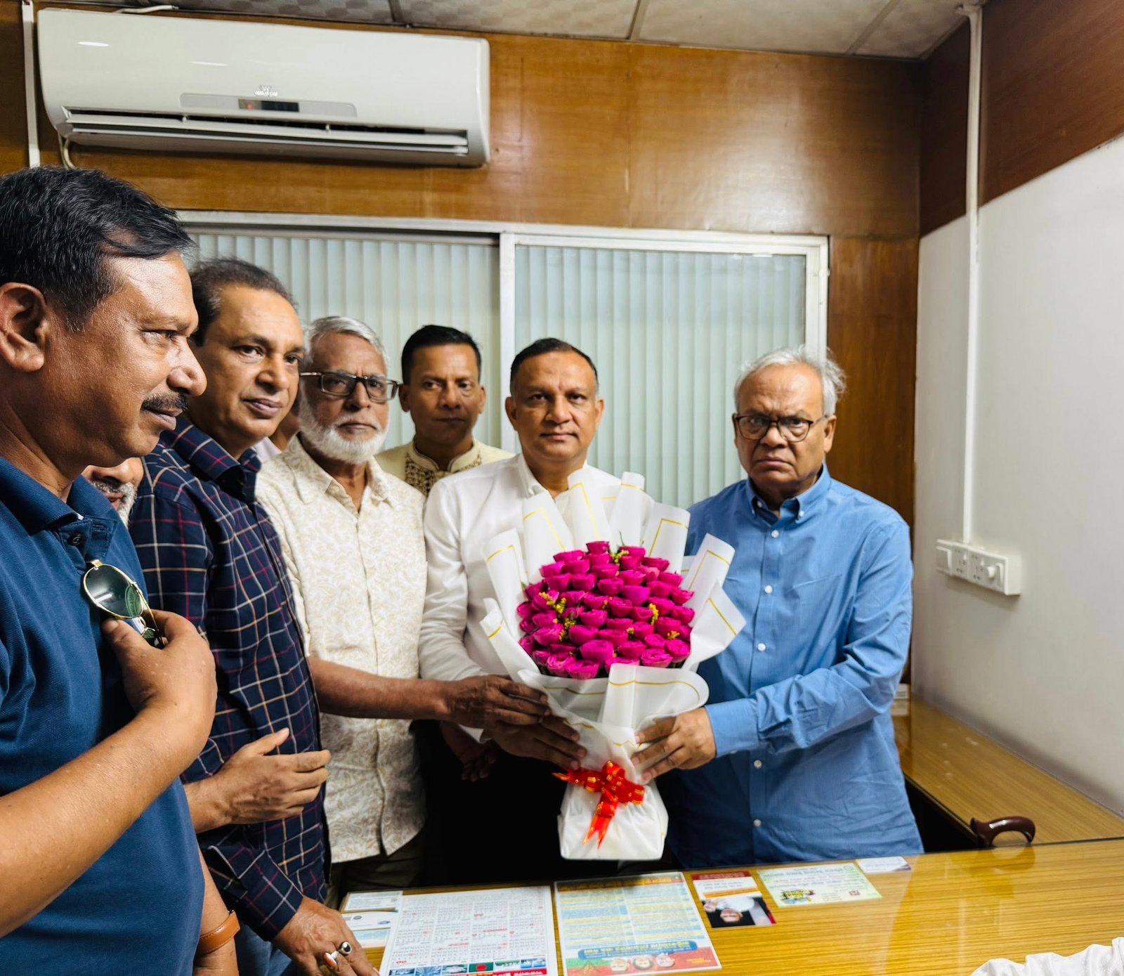 বিএনপির যুগ্ম-মহাসচিব রুহুল কবির রিজভীর সঙ্গে সৌজন্য সাক্ষাত করলেন কিশোরগঞ্জ জেলা বিএনপির সভাপতি মোঃ শরীফুল আলম