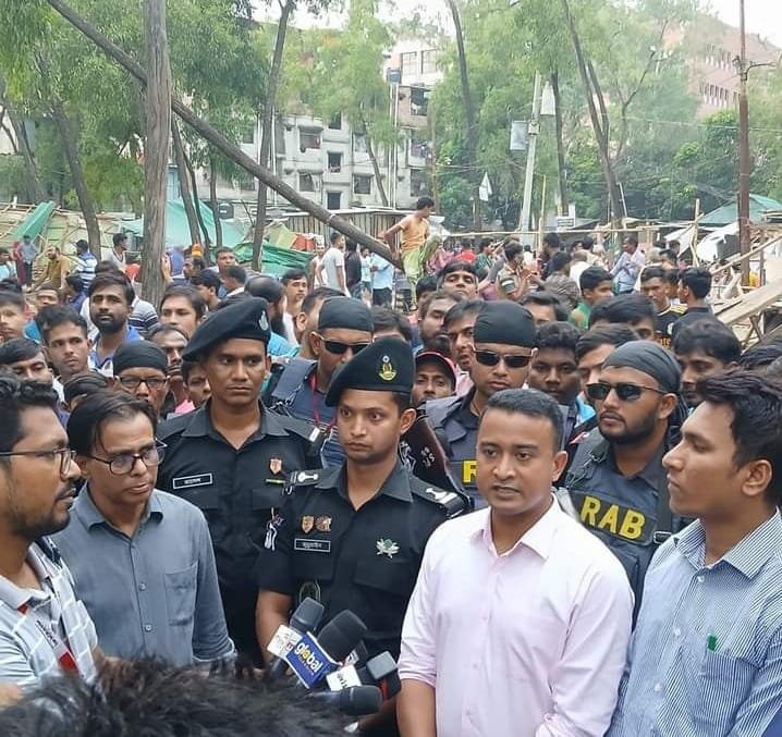 কালিয়াকৈরে বন বিভাগের অভিযানে অবৈধ স্থাপনা উচ্ছেদ সহযোগিতায় যৌথবাহিনী