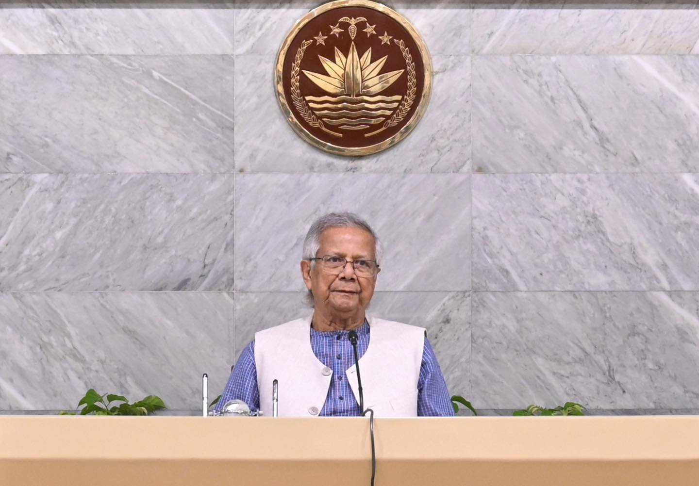 ভূমিকম্পের ঘটনায় আতঙ্কিত নয়, সচেতন হবার পরামর্শ বিশেষজ্ঞদের-প্রয়োজনীয় সব পদক্ষেপ গ্রহণের নির্দেশ প্রধান উপদেষ্টার