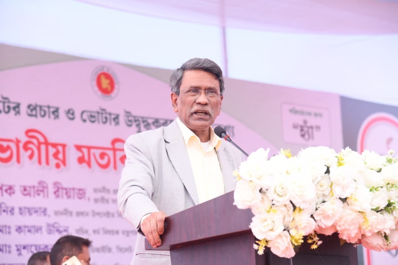 গণভোটে "হ্যাঁ"র পক্ষে প্রচার চালাতে সরকারী কর্মকর্তাদের সামনে কোনও আইনগত বাধা নেই: অধ্যাপক আলী রীয়াজ