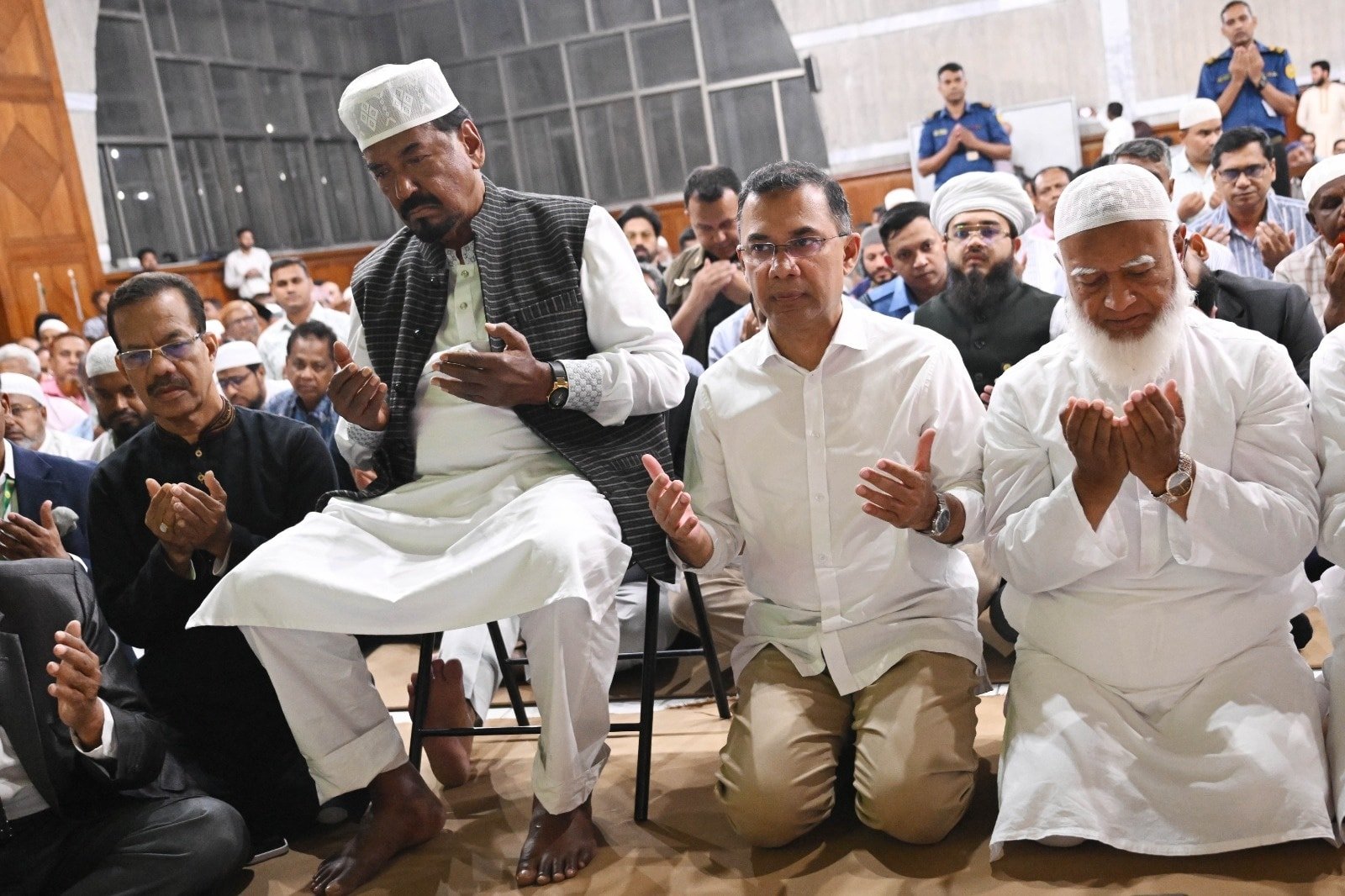 জাতীয় সংসদের স্পিকার এর সহধর্মিণী দিলারা হাফিজের রুহের মাগফেরাত কামনায় দোয়া মাহফিলে প্রধানমন্ত্রী তারেক রহমানের অংশগ্রহণ