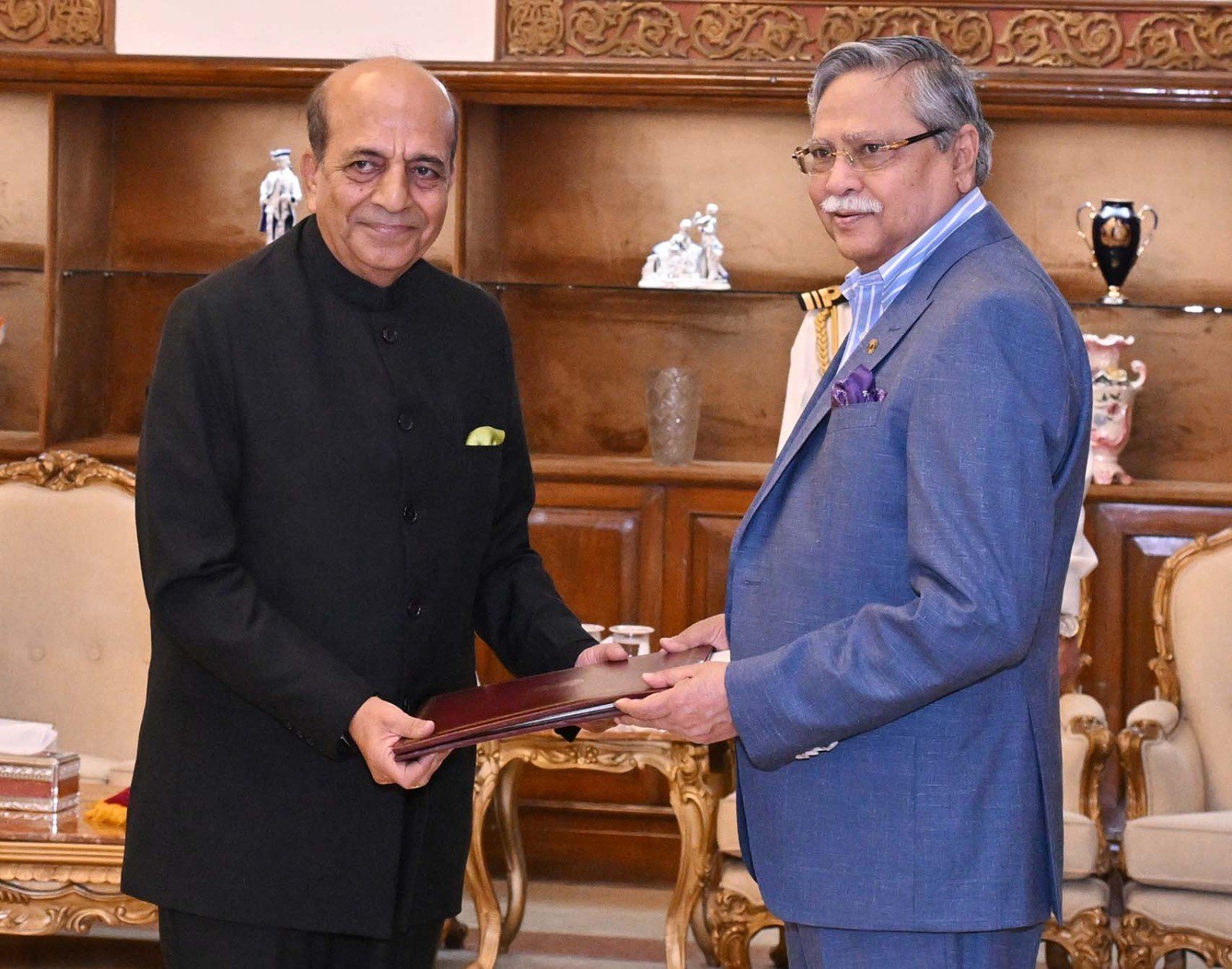 রাষ্ট্রপতির কাছে পরিচয়পত্র পেশ করলেন ভারতের নতুন হাইকমিশনার দীনেশ ত্রিবেদী