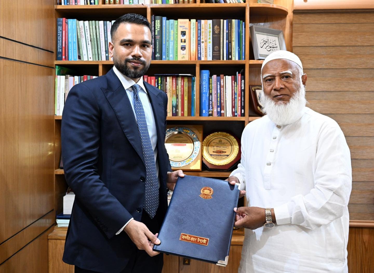 জামায়াত আমির ডা. শফিকুর রহমান-এর হাতে পৌঁছে দেওয়া হলো প্রধান উপদেষ্টার শুভেচ্ছা বার্তা