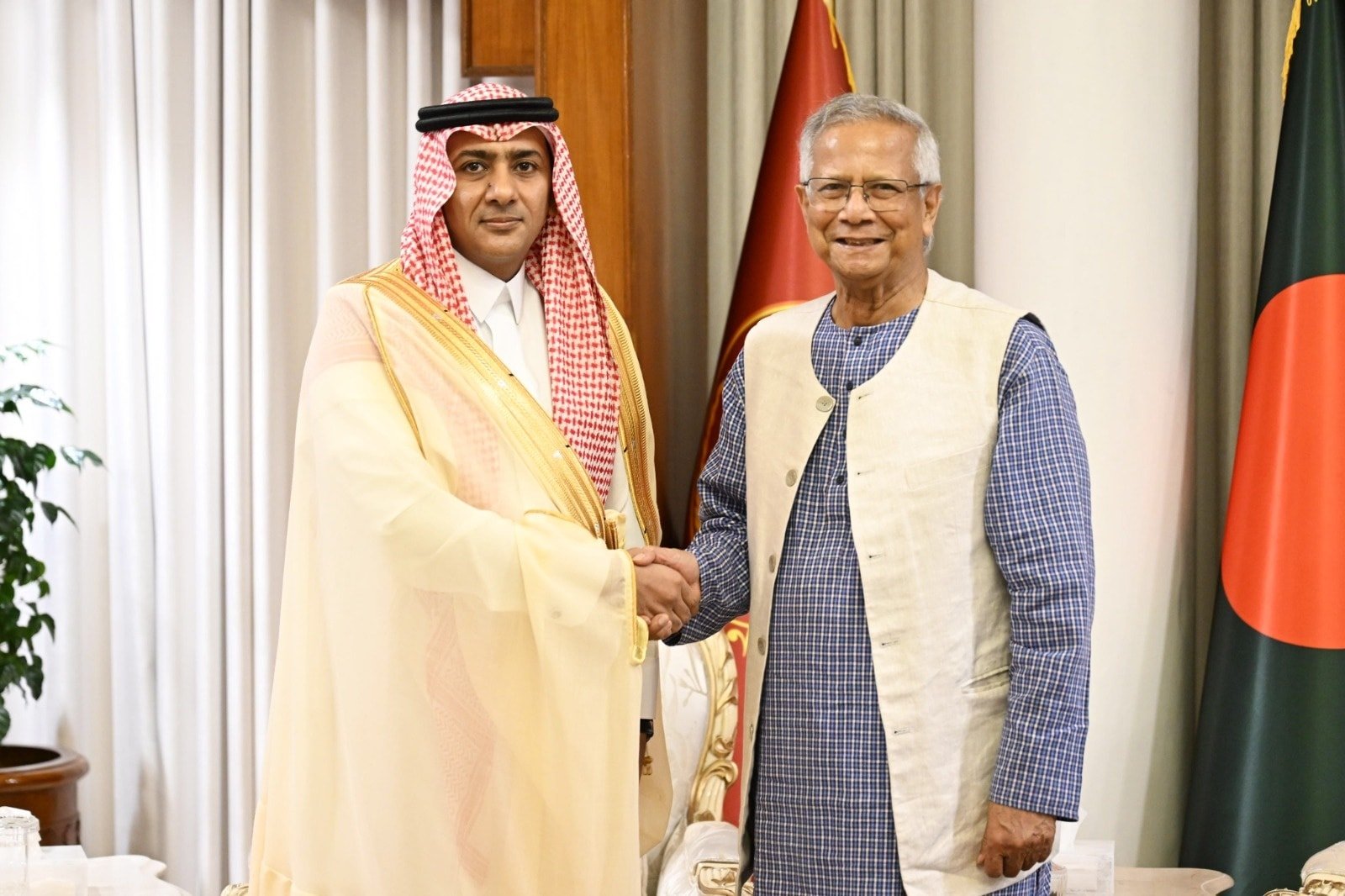 প্রধান উপদেষ্টার সঙ্গে সৌদির নবনিযুক্ত রাষ্ট্রদূতের সৌজন্য সাক্ষাৎ