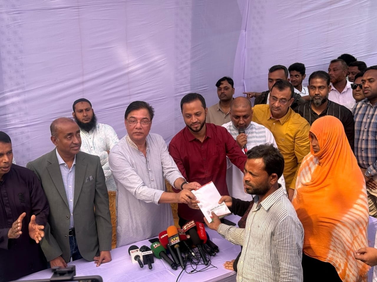 শৈলকূপার প্রতিবন্ধী নাজনীনকে চিকিৎসা সহায়তা দিলেন তারেক রহমান
