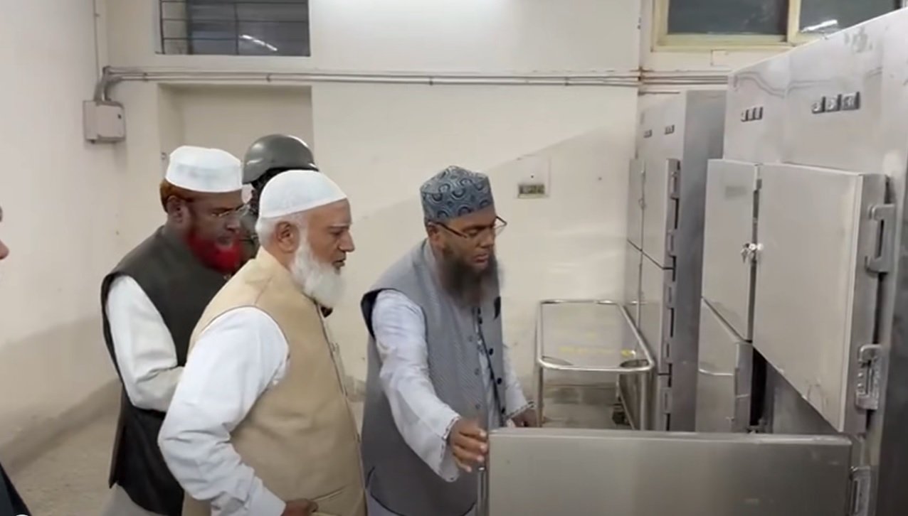 লন্ডন সফর সংক্ষিপ্ত করে এয়ারপোর্টে ফিরেই শহীদ ওসমান হাদির লাশ দেখতে গেলেন জামায়াত আমীর ডা. শফিকুর রহমান