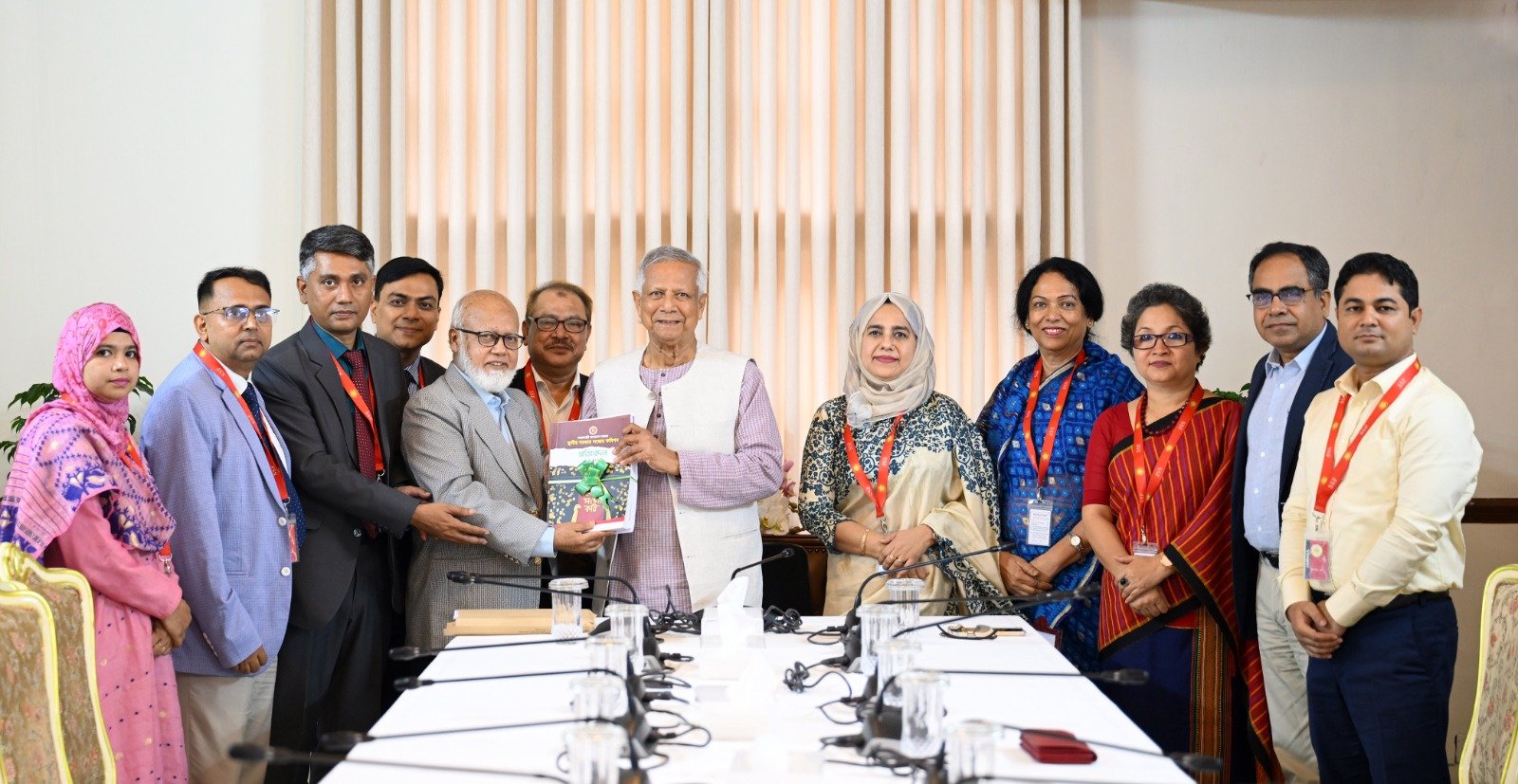 প্রধান উপদেষ্টা স্থানীয় সরকার সংস্কার কমিশনের কাছ থেকে চূড়ান্ত প্রতিবেদন গ্রহণ করেন