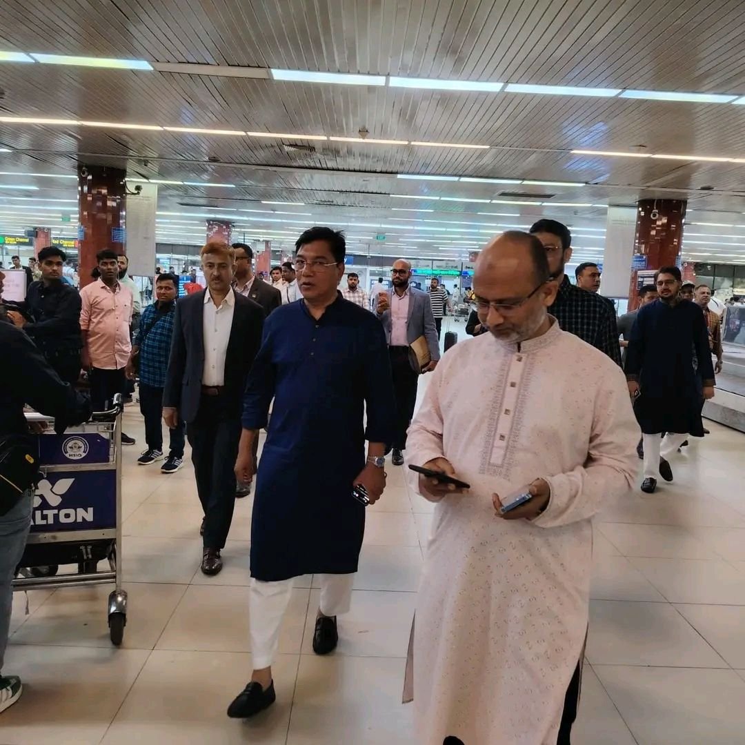 মধ্যরাতে শাহজালাল আন্তর্জাতিক বিমানবন্দরে প্রতিমন্ত্রীর আকস্মিক পরিদর্শন