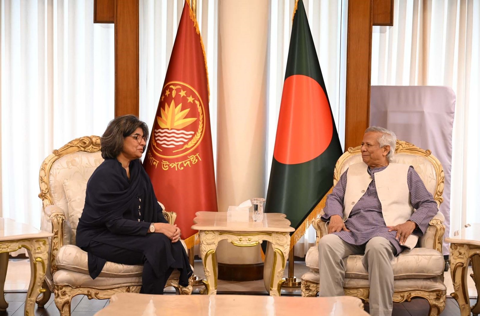 পাকিস্তানের সঙ্গে সম্পর্ক জোরদারের আহ্বান প্রধান উপদেষ্টার