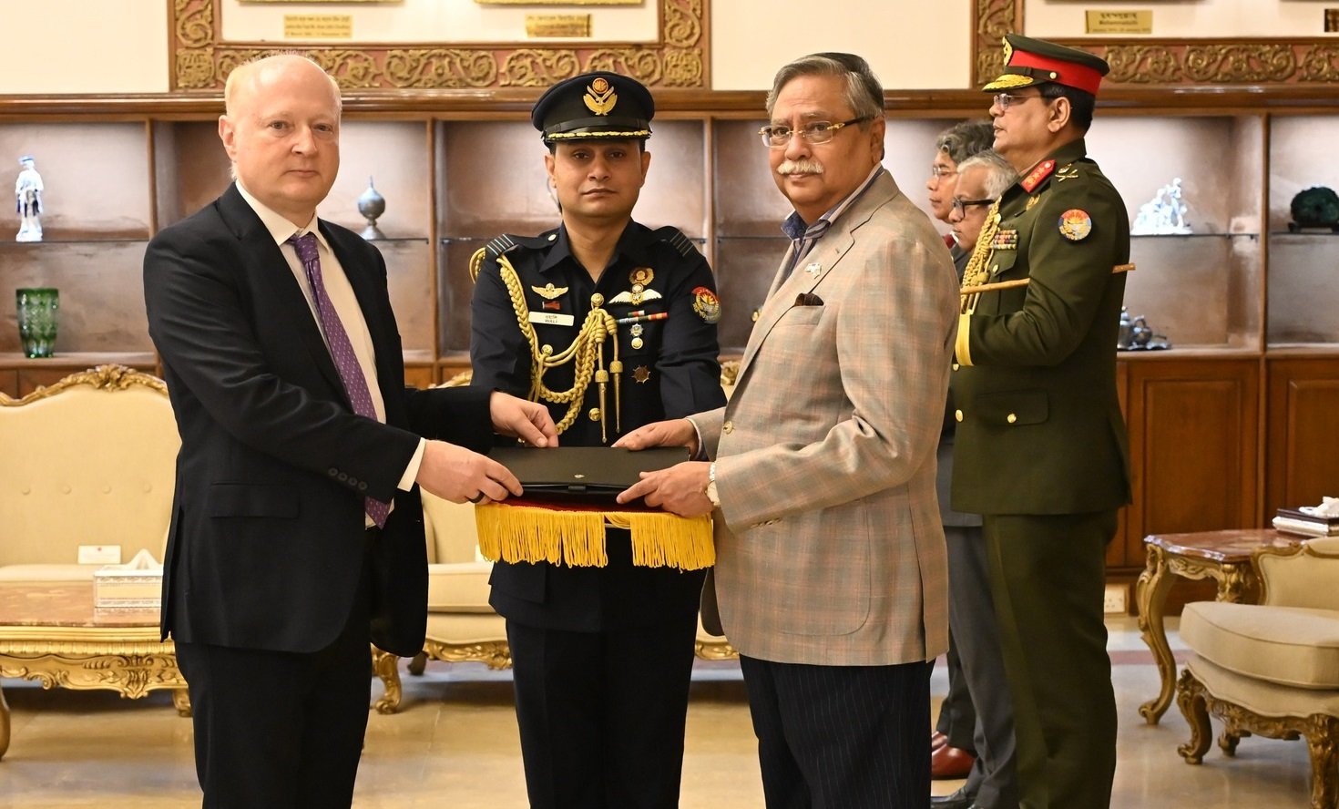 রাষ্ট্রপতির কাছে পরিচয়পত্র পেশ করলেন বাংলাদেশে নিযুক্ত জার্মানির নতুন রাষ্ট্রদূত