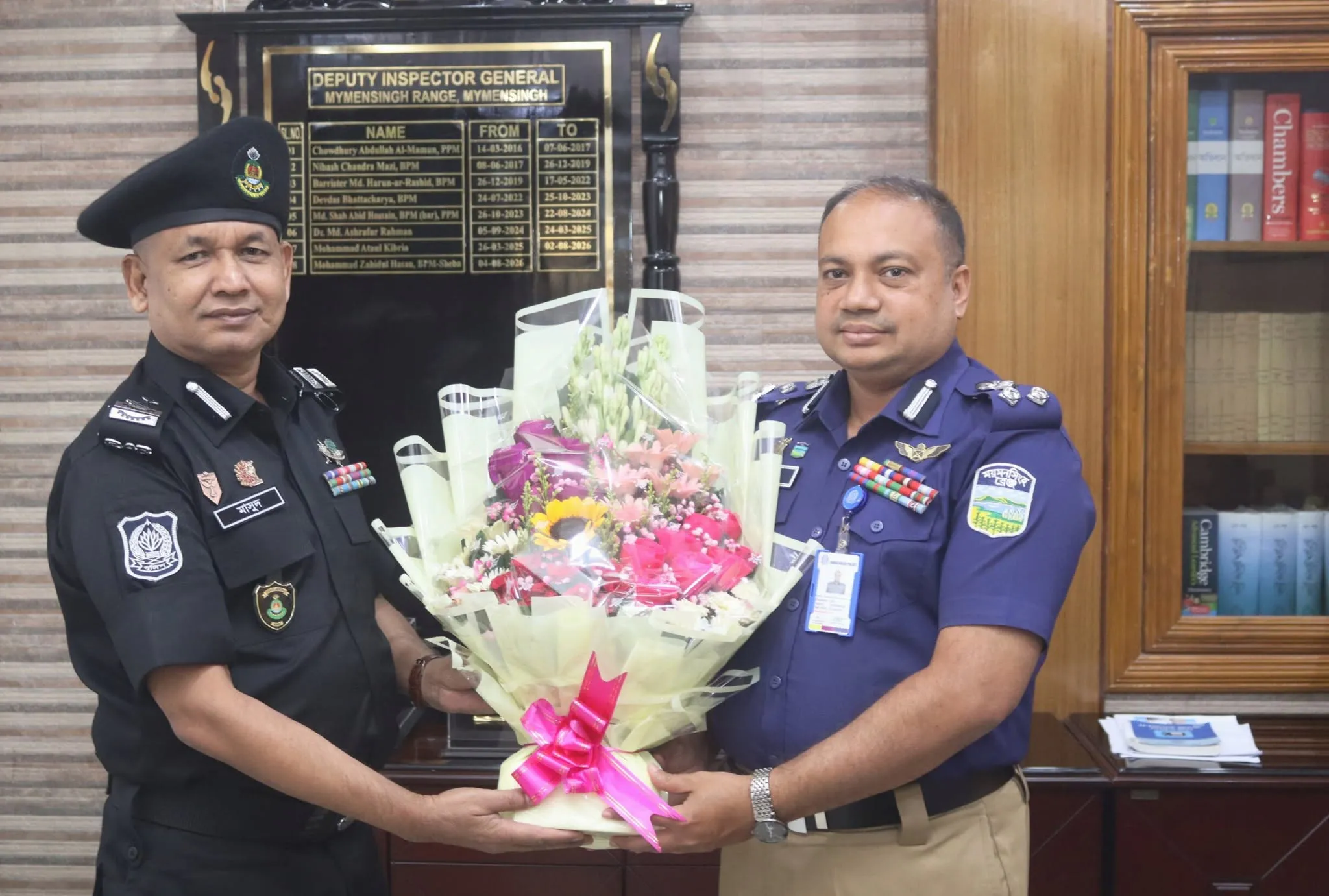 রেঞ্জ ডিআইজির সঙ্গে সৌজন্য সাক্ষাৎ করলেন এসআরবি-১৪ ময়মনসিংহের নবাগত অধিনায়ক