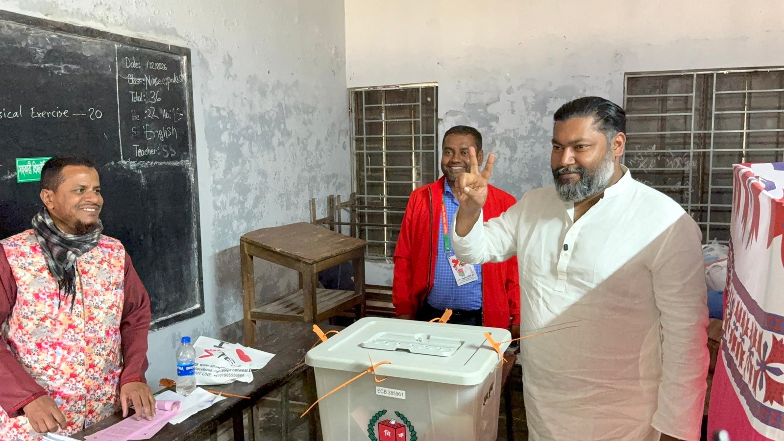 নিজ কেন্দ্রে ভোট দিলেন গাজীপুর-২ আসনের বিএনপি মনোনীত প্রার্থী এম মঞ্জুরুল করিম রনি