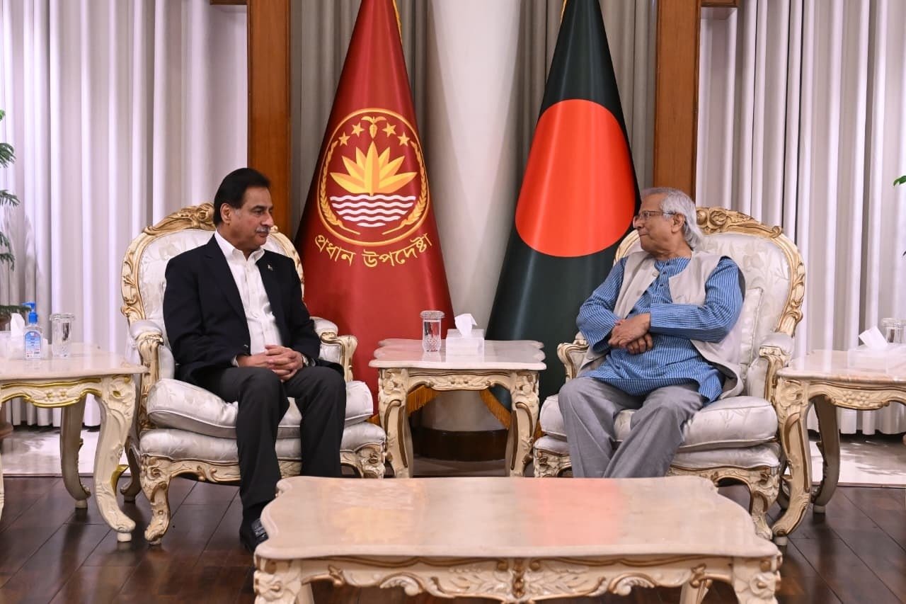প্রধান উপদেষ্টার সঙ্গে সাক্ষাৎ করলেন পাকিস্তানের জাতীয় পরিষদের স্পিকার