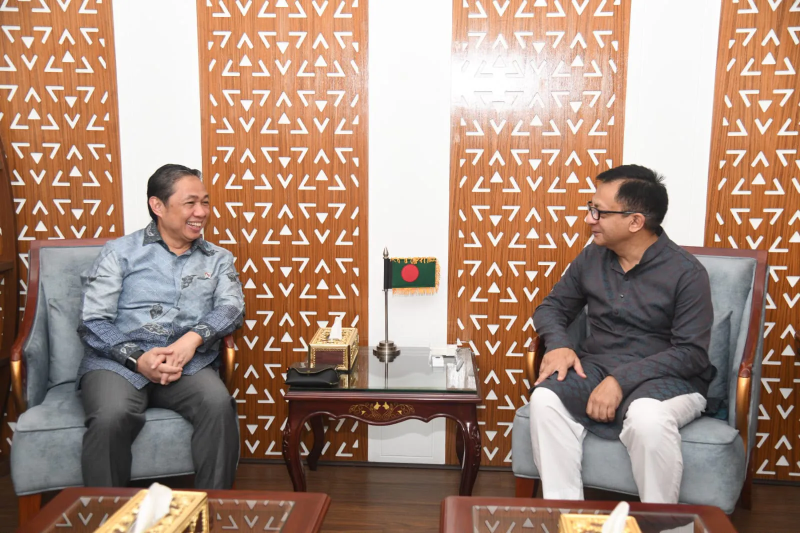 ইন্দোনেশিয়ার সঙ্গে বাণিজ্য ১০ বিলিয়ন ডলারে নিতে চায় বাংলাদেশ