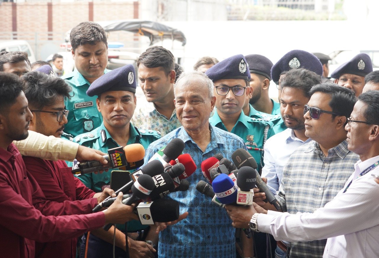 পুলিশের থাকা খাওয়ার মানোন্নয়নে পদক্ষেপ নেয়া হচ্ছে- স্বরাষ্ট্র উপদেষ্টা