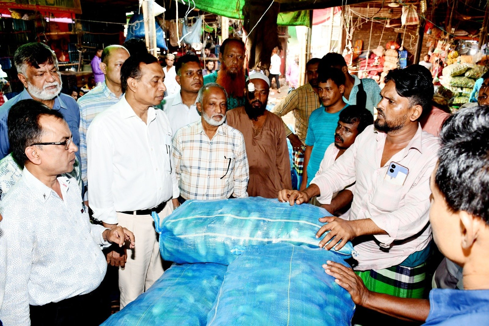 দ্রব্যমূল্য নিয়ন্ত্রণ ও বাজার স্থিতিশীল রাখতে কাঁচাবাজার পরিদর্শন করলো এফবিসিসিআই