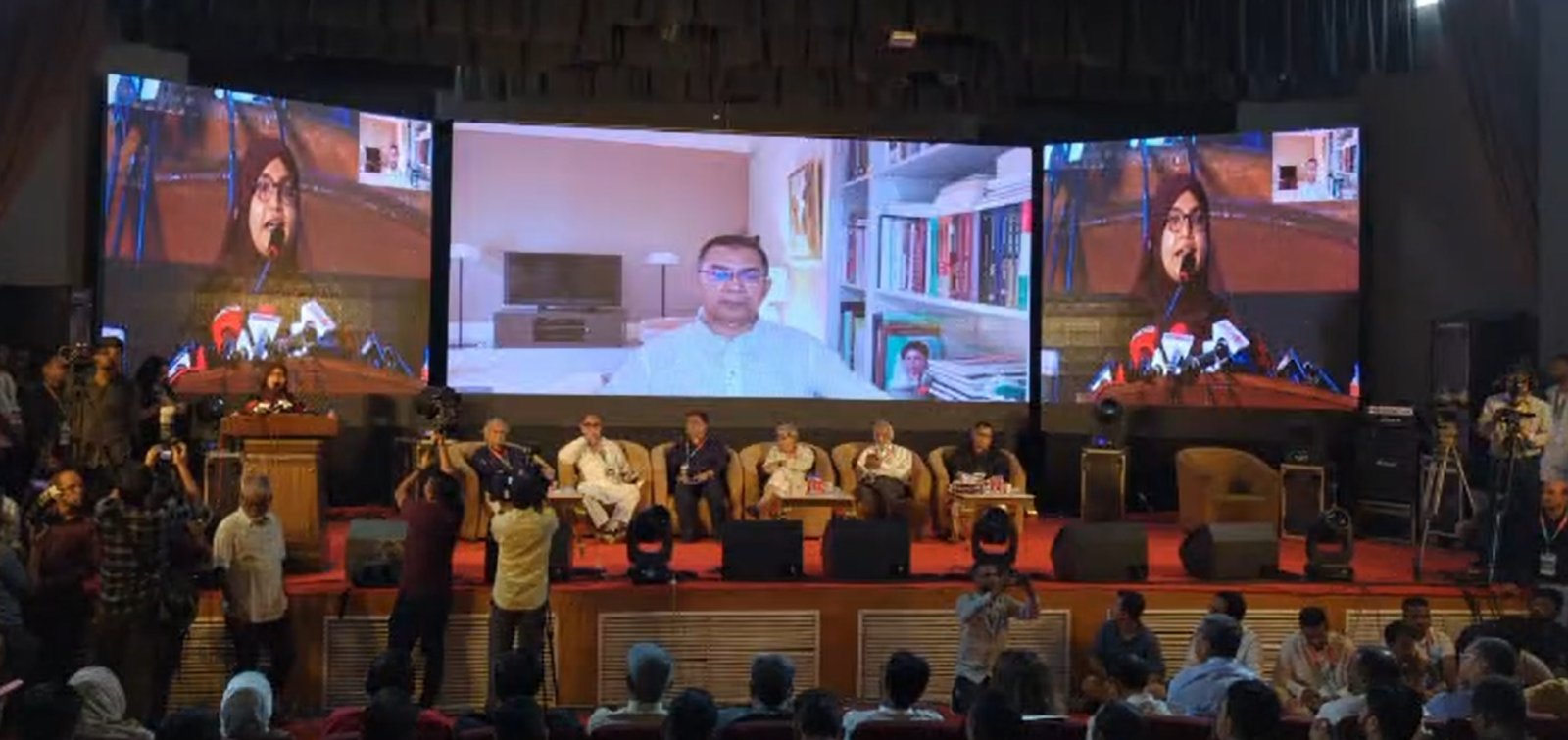 গণআন্দোলনের শহীদদের স্মরণে বিএনপির আয়োজনে বেসরকারি বিশ্ববিদ্যালয়ের শিক্ষক-শিক্ষার্থীদের শ্রদ্ধা নিবেদন