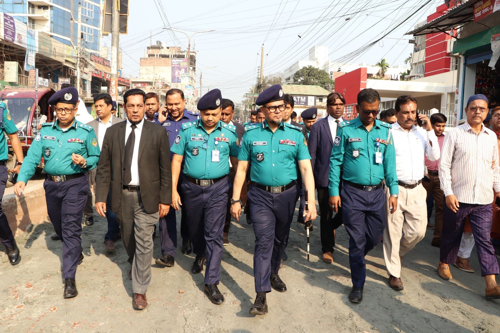 গাজীপুর মেট্রোপলিটন পুলিশ কমিশনারের জয়দেবপুর রেল গেইট এলাকা সংলগ্ন ফুটপাত দখলমুক্ত ও যানজট নিরসন অভিযান পরিদর্শন