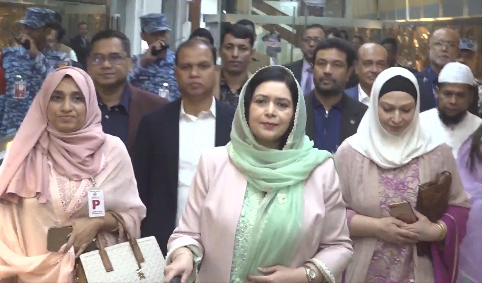 লন্ডনে ফিরে গেলেন ডা. জুবাইদা রহমান