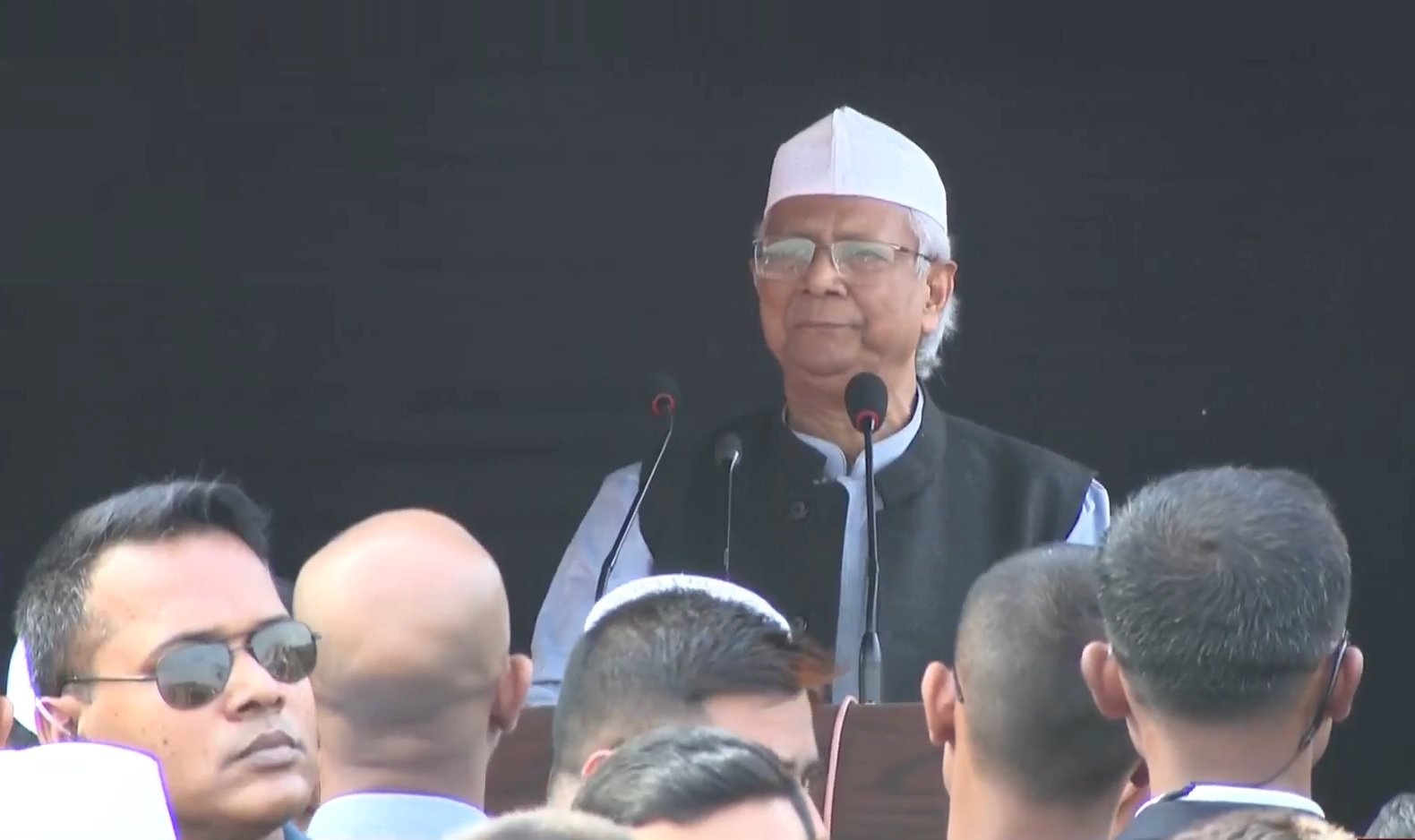 হাদি হারিয়ে যায়নি, বাংলাদেশের মানুষ তাকে চিরদিন মনে রাখবে: প্রধান উপদেষ্টা